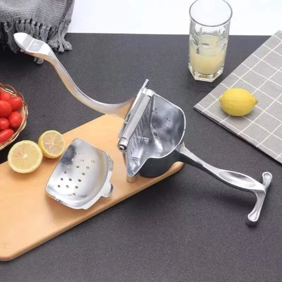 Heavy Duty Metal Manual Juicer Fruit Juice Squeezer for Pressing Lemons Oranges
